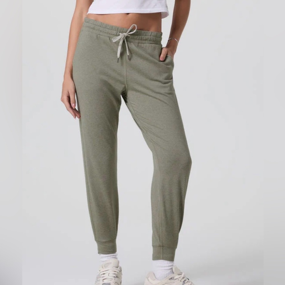 Women's Vuori Laurel Heather Joggers - Picture 3 of 6